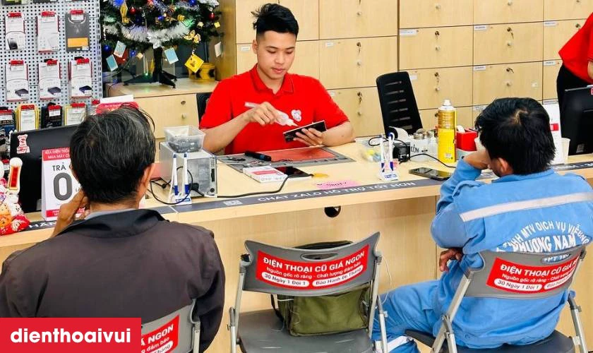 Quy tr&igrave;nh thay m&agrave;n h&igrave;nh Vivo S17e chuy&ecirc;n nghiệp lấy liền tại Điện Thoại Vui