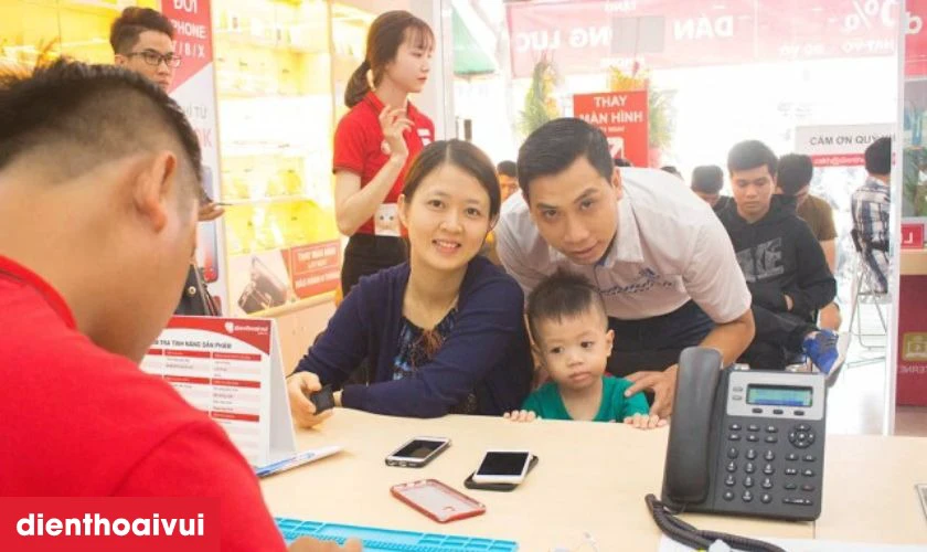 Thay m&agrave;n h&igrave;nh lấy liền nhiều ưu đ&atilde;i tại Điện Thoại Vui được kh&aacute;ch h&agrave;ng lựa chọn