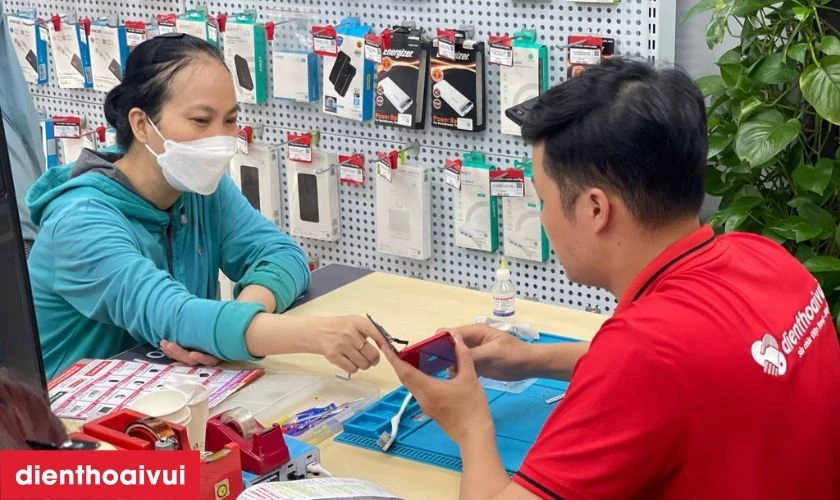 Quy tr&igrave;nh thay m&agrave;n h&igrave;nh Vivo U10 tại Điện Thoại Vui