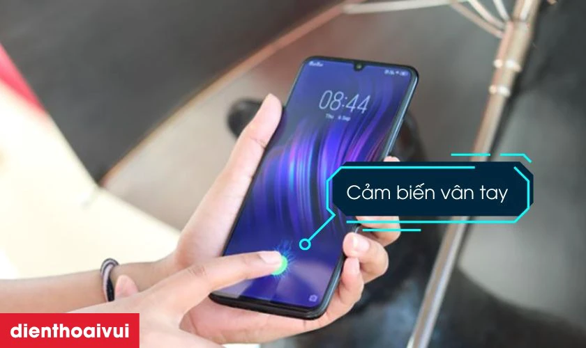 M&agrave;n h&igrave;nh Vivo V12 Pro sở hữu c&ocirc;ng nghệ cảm biến v&acirc;n tay hiện đại, tiện &iacute;ch