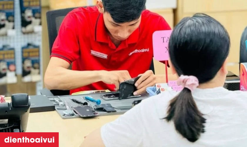 Quy tr&igrave;nh thay m&agrave;n h&igrave;nh Vivo V12 Pro chuy&ecirc;n nghiệp, minh bạch tại Điện Thoại Vui