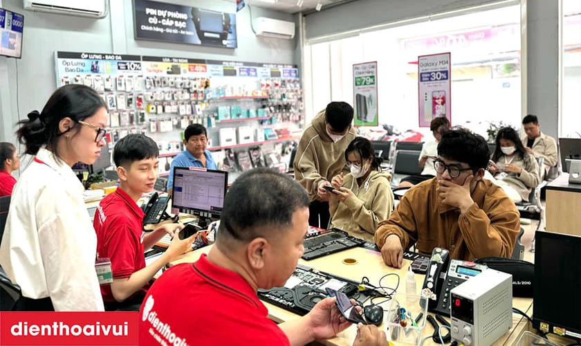 Dịch vụ thay m&agrave;n h&igrave;nh Vivo V29E ch&iacute;nh h&atilde;ng, lấy liền tại Điện Thoại Vui