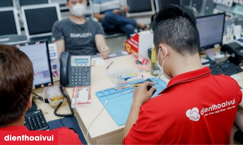 Dịch vụ thay m&agrave;n h&igrave;nh Vivo X30 ch&iacute;nh h&atilde;ng, lấy liền tại Điện Thoại Vui