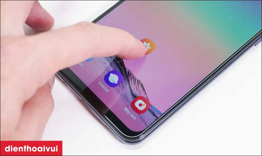 Cảm ứng m&agrave;n h&igrave;nh điện thoại bị giật, lag, loạn