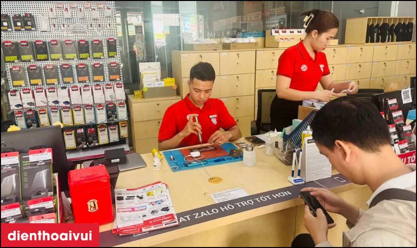 Quy tr&igrave;nh Thay m&agrave;n h&igrave;nh Vivo X80 Lite chuy&ecirc;n nghiệp lấy liền tại Điện Thoại Vui