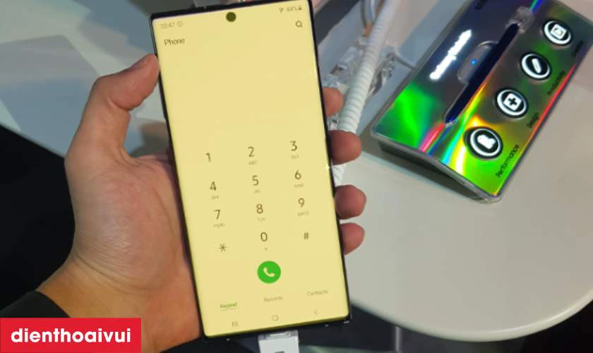 M&agrave;n h&igrave;nh Vivo X80 Pro Plus bị &aacute;m m&agrave;u v&agrave;ng, trắng