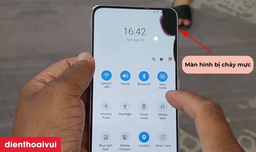 M&agrave;n h&igrave;nh chảy mực