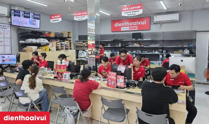Thay m&agrave;n h&igrave;nh điện thoại nhiều ưu đ&atilde;i, bảo h&agrave;nh l&acirc;u d&agrave;i tại Điện Thoại Vui