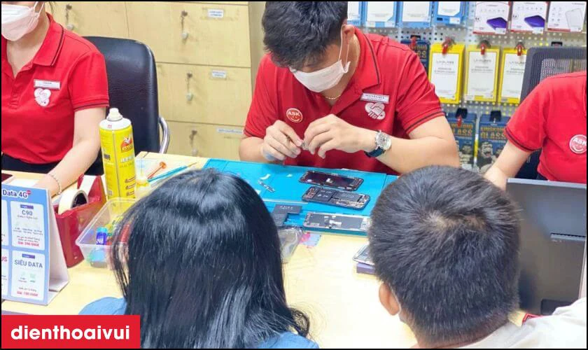 Quy tr&igrave;nh Thay m&agrave;n h&igrave;nh Vivo Y100 chuy&ecirc;n nghiệp lấy liền tại Điện Thoại Vui