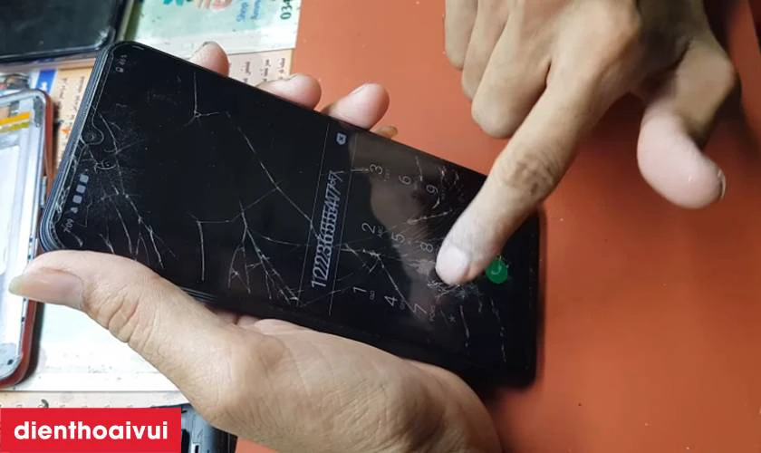 M&agrave;n h&igrave;nh thay mới c&oacute; chất lượng k&eacute;m