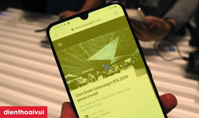 M&agrave;n h&igrave;nh Vivo Y100a bị &aacute;m m&agrave;u v&agrave;ng, trắng