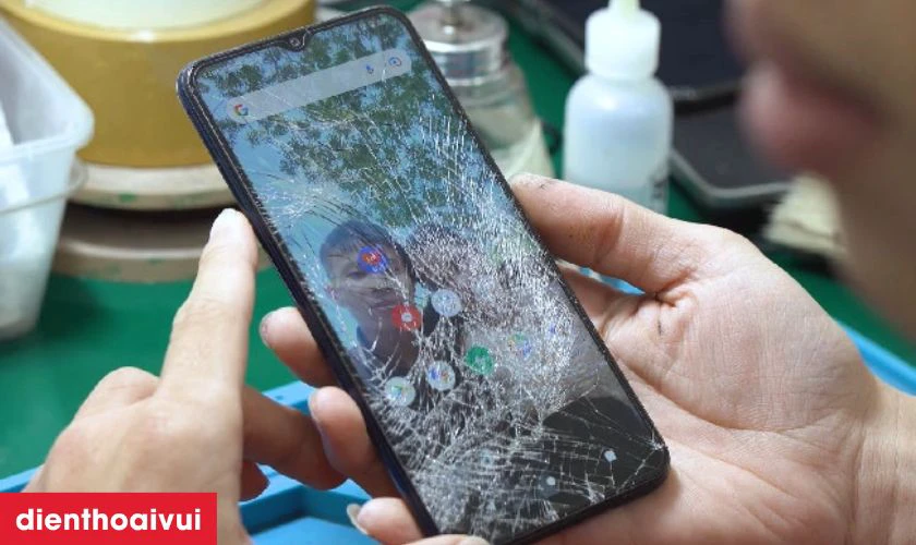 M&agrave;n h&igrave;nh Vivo Y11s bị nứt vỡ hay hở g&oacute;c