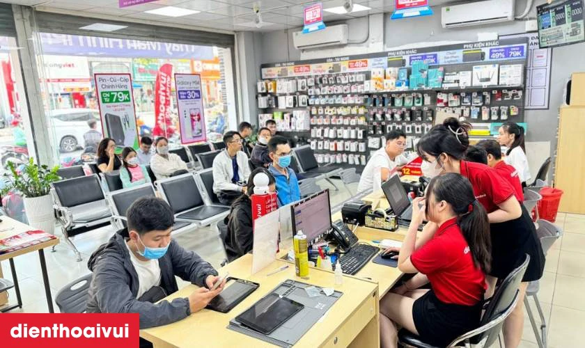 Dịch vụ thay m&agrave;n h&igrave;nh Vivo Y12a ch&iacute;nh h&atilde;ng, lấy liền tại Điện Thoại Vui