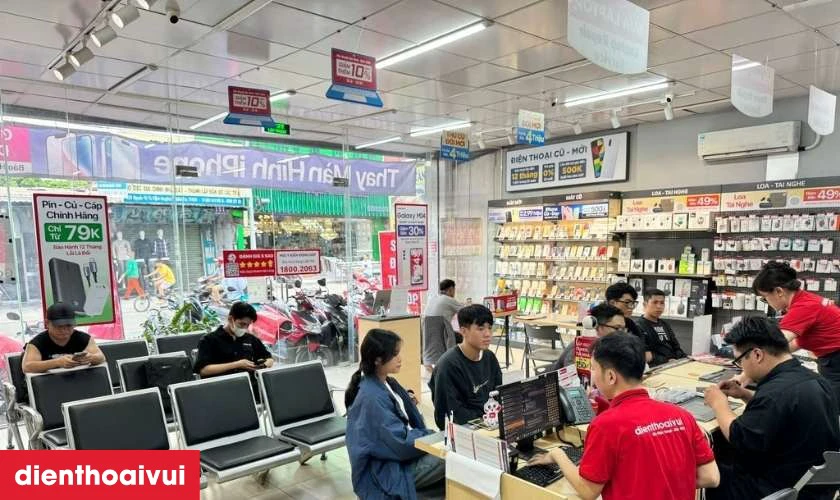 Dịch vụ thay m&agrave;n h&igrave;nh Vivo Y33e ch&iacute;nh h&atilde;ng, lấy liền tại Điện Thoại Vui