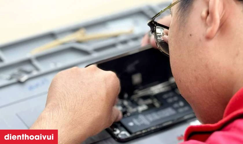 Dịch vụ thay m&agrave;n h&igrave;nh Vivo Y55a ch&iacute;nh h&atilde;ng, lấy liền tại Điện Thoại Vui