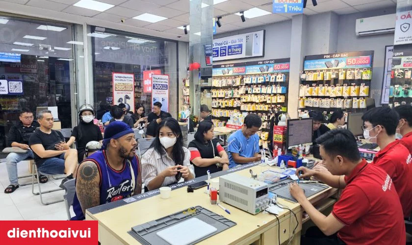 Quy trình thay màn hình Vivo Y55s chuyên nghiệp tại Điện Thoại Vui