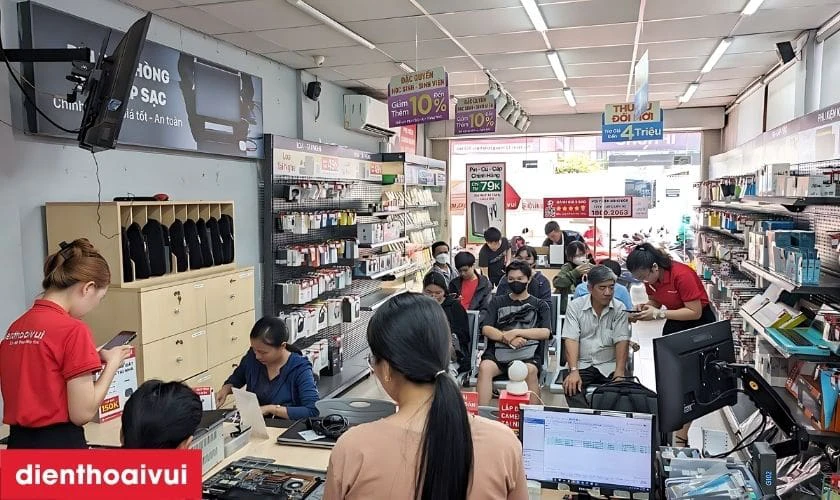 Dịch vụ thay m&agrave;n h&igrave;nh Vivo Y70 ch&iacute;nh h&atilde;ng, lấy liền tại Điện Thoại Vui