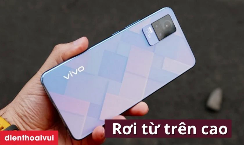 M&agrave;n h&igrave;nh Vivo Y73 bị vỡ do rơi, va đập mạnh