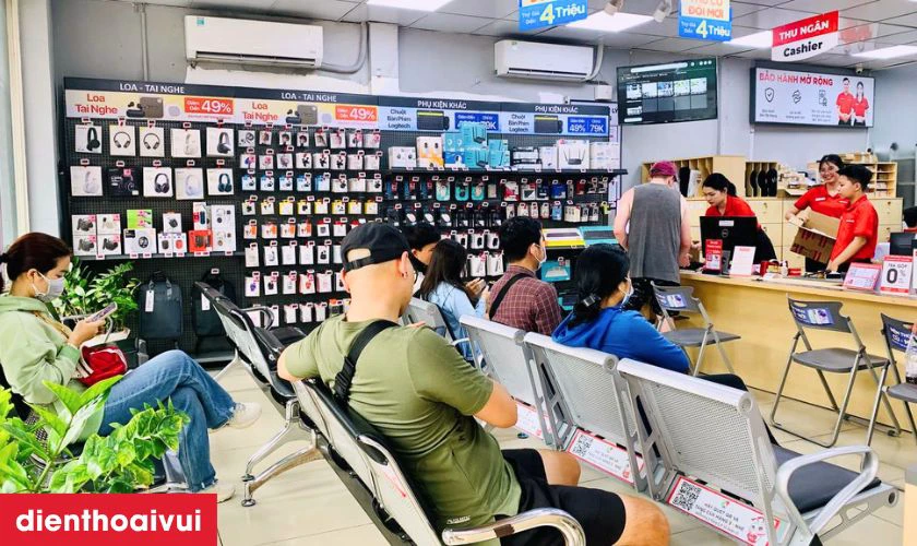 Dịch vụ thay m&agrave;n h&igrave;nh Vivo Y75 ch&iacute;nh h&atilde;ng, lấy liền tại Điện Thoại Vui