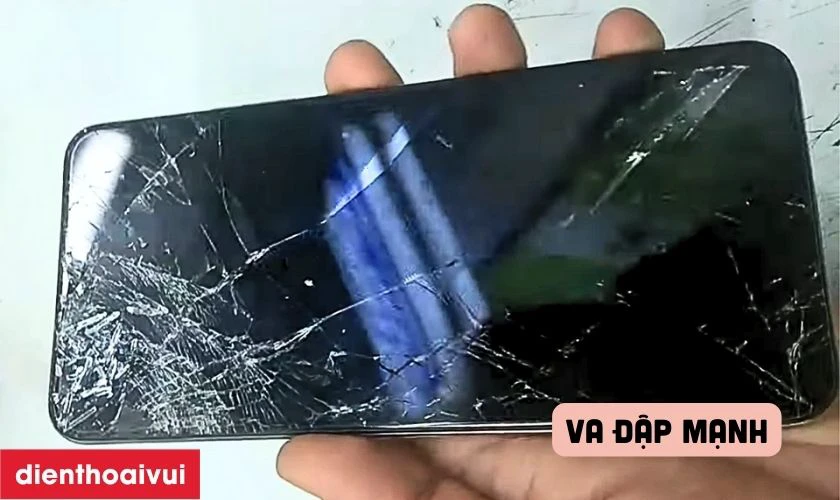 Va đập mạnh, rơi rớt&nbsp;l&agrave;m vỡ m&agrave;n h&igrave;nh