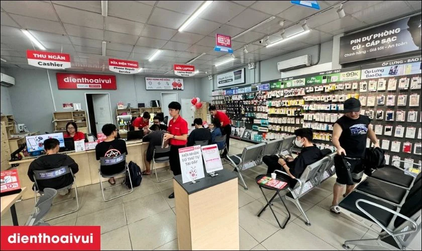 Địa chỉ thay m&agrave;n h&igrave;nh Vivo Y77 ch&iacute;nh h&atilde;ng, lấy liền tại Điện Thoại Vui