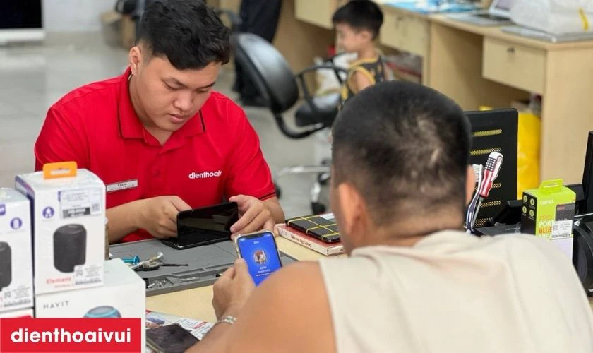 Quy tr&igrave;nh thay m&agrave;n h&igrave;nh Vivo Y79 chuy&ecirc;n nghiệp lấy liền tại Điện Thoại Vui