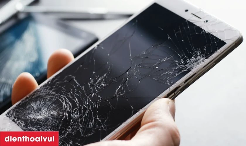 M&agrave;n h&igrave;nh bị hư hỏng do va đập