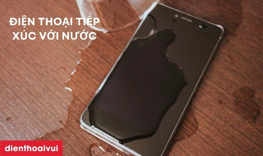Tiếp x&uacute;c với nước g&acirc;y hư m&agrave;n h&igrave;nh