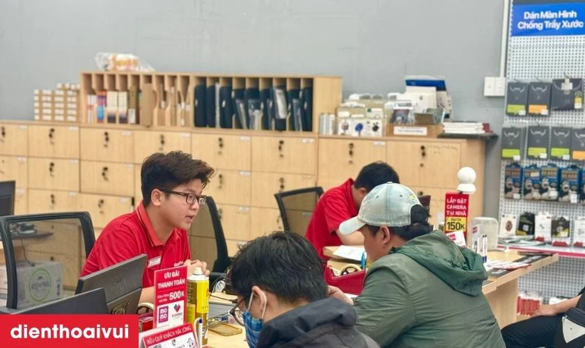 Quy tr&igrave;nh thay m&agrave;n h&igrave;nh Vivo Y93s chuy&ecirc;n nghiệp lấy liền tại Điện Thoại Vui
