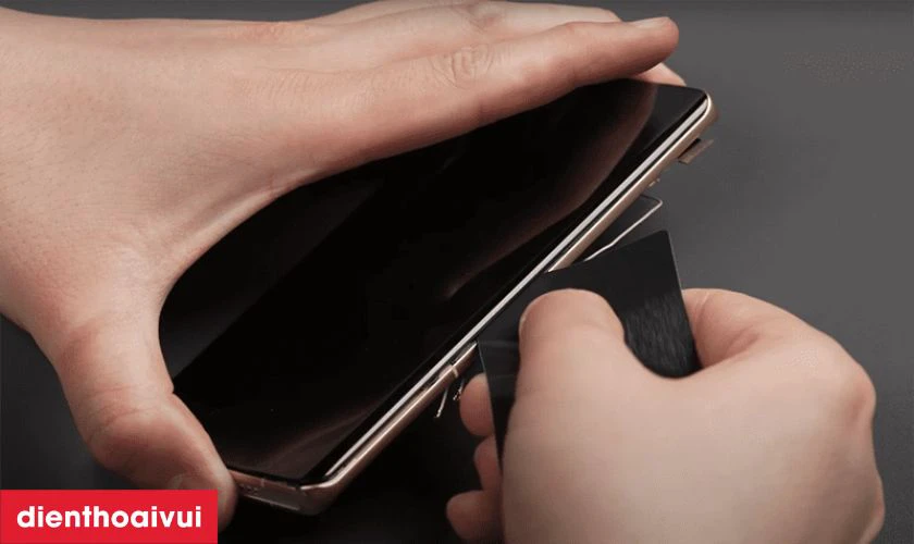 Có nên thay màn hình Xiaomi 12S Ultra 5G không?