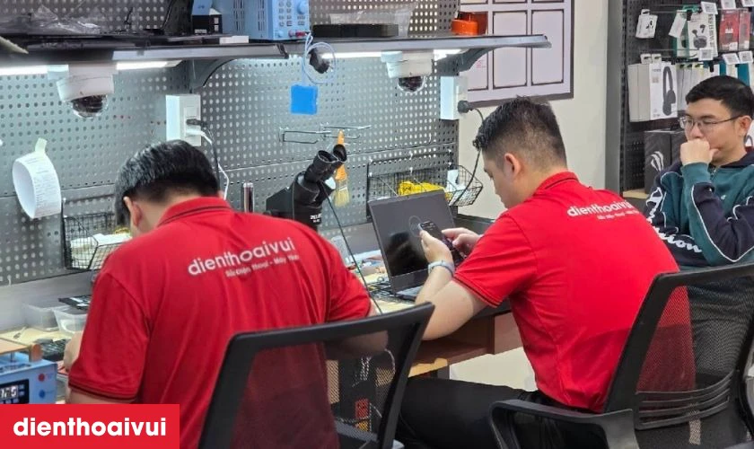 Quy tr&igrave;nh thay m&agrave;n h&igrave;nh Xiaomi 15 Ultra chuy&ecirc;n nghiệp tại Điện Thoại Vui