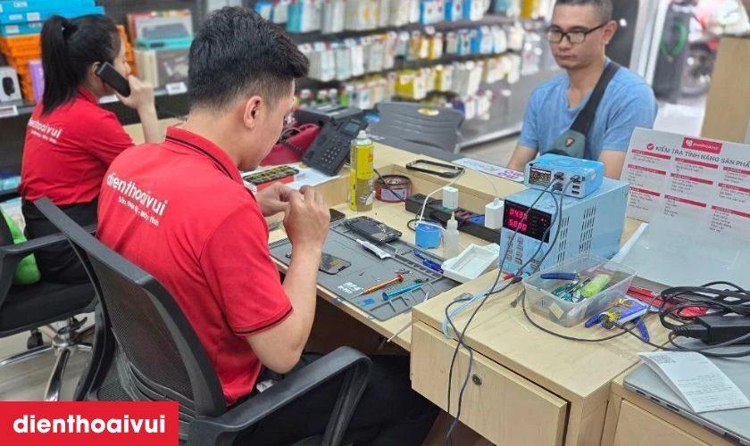 Quy tr&igrave;nh thay m&agrave;n h&igrave;nh Xiaomi Mi 12 chuy&ecirc;n nghiệp lấy liền tại Điện Thoại Vui