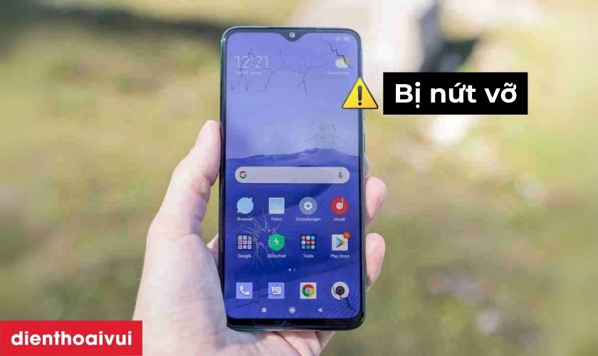 Màn hình xuất hiện các vết đốm, nứt vỡ