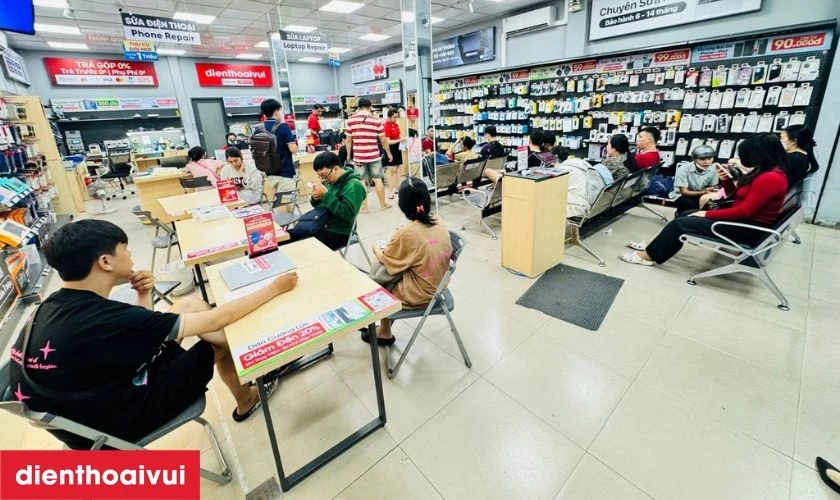 Địa chỉ thay m&agrave;n h&igrave;nh Xiaomi Poco M5 ở đ&acirc;u uy t&iacute;n, lấy liền tại TPHCM v&agrave; H&agrave; Nội