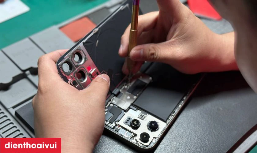 Quy tr&igrave;nh thay m&agrave;n h&igrave;nh Xiaomi Poco X4 NFC chuy&ecirc;n nghiệp lấy liền tại Điện Thoại Vui