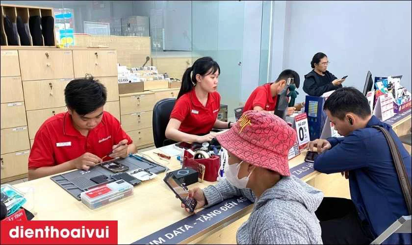 Quy tr&igrave;nh thay m&agrave;n h&igrave;nh Xiaomi Redmi 10 ch&iacute;nh h&atilde;ng tại Điện Thoại Vui