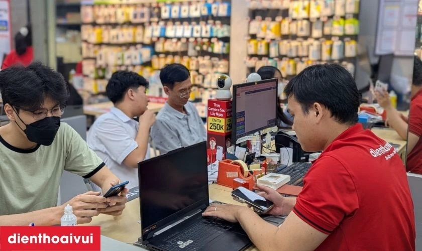 Cửa h&agrave;ng thay m&agrave;n h&igrave;nh Xiaomi Redmi 12 ch&iacute;nh h&atilde;ng, lấy liền tại Điện Thoại Vui