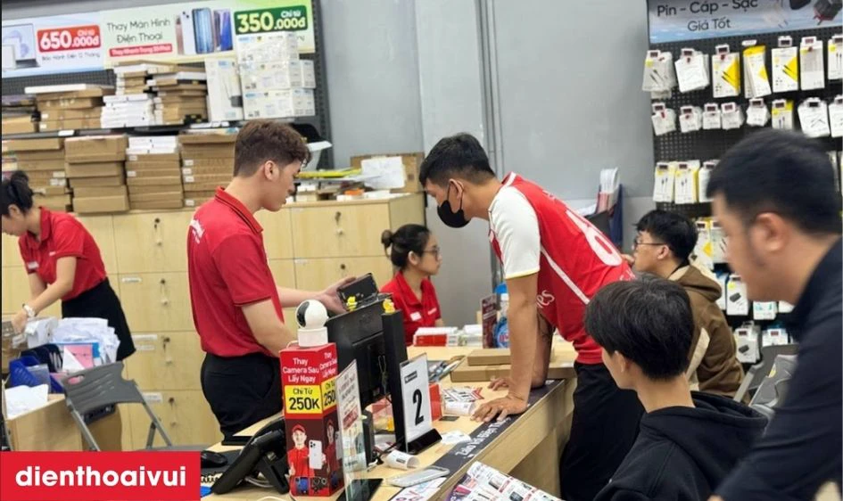 Quy tr&igrave;nh thay m&agrave;n Xiaomi Redmi 9T minh bạch, l&acirc;́y li&ecirc;̀n tại Điện Thoại Vui