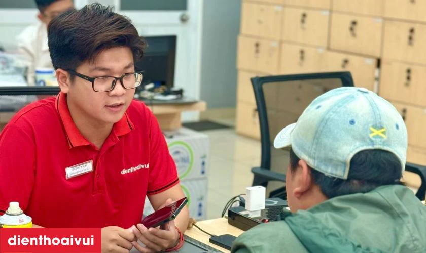 Kỹ thuật viên sẽ tiến hành kiểm tra kỹ lưỡng để đánh giá mức độ hư hỏng
