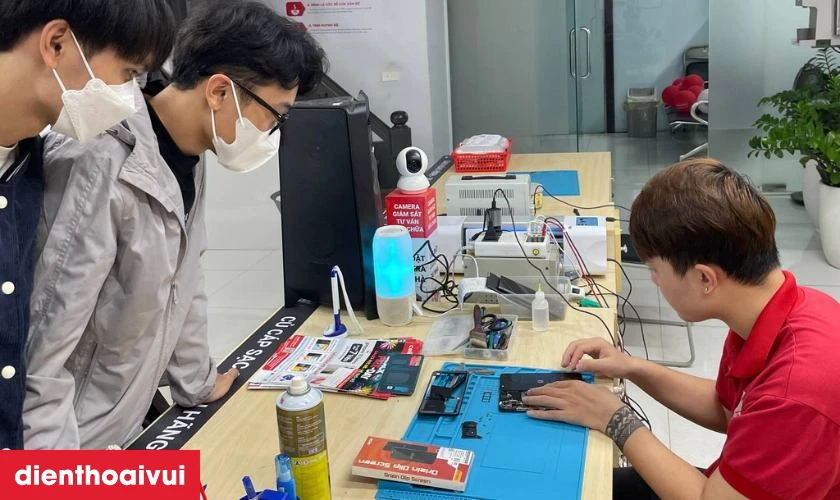 Dịch vụ thay m&agrave;n h&igrave;nh Xiaomi Redmi K40 Pro ở đ&acirc;u ch&iacute;nh h&atilde;ng