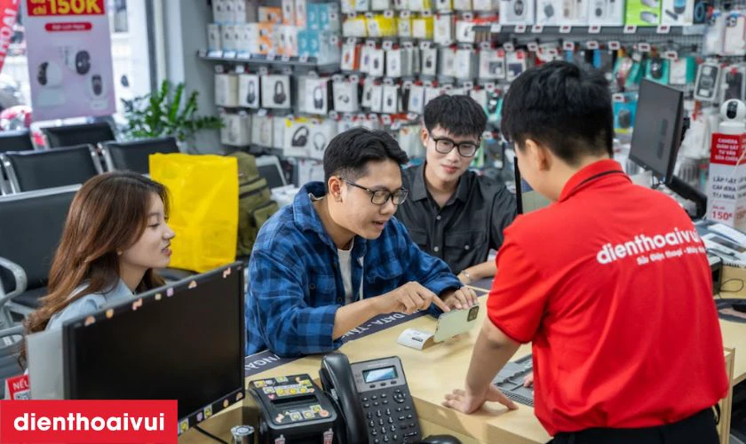 Quy tr&igrave;nh thay m&agrave;n h&igrave;nh Xiaomi minh bạch, l&acirc;́y li&ecirc;̀n tại Điện Thoại Vui
