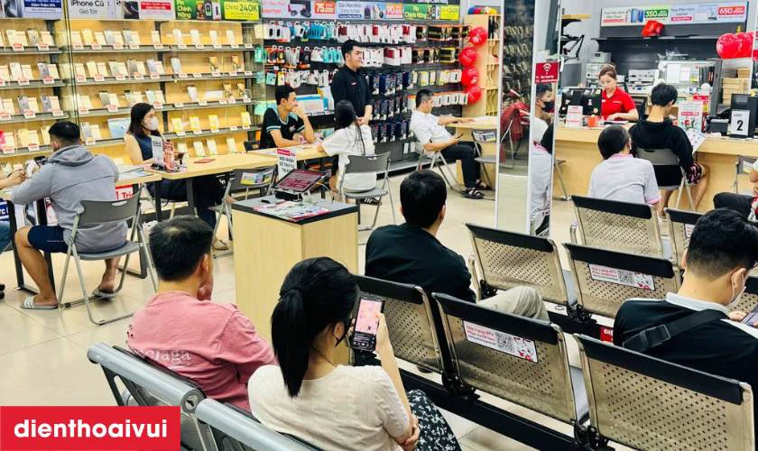 Nh&acirc;n vi&ecirc;n sẽ b&agrave;n giao m&aacute;y, hướng dẫn c&aacute;ch bảo quản