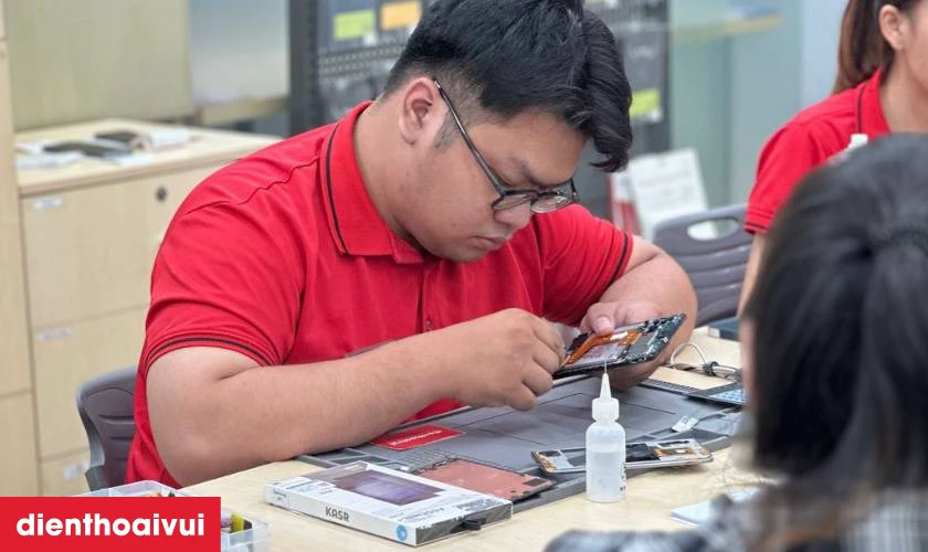 Quy trình thay màn hình Xiaomi Redmi Note 12 Pro tại Điện Thoại Vui