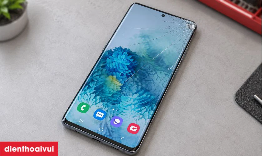 Samsung S20 Plus vỡ mặt kính nhưng màn hình vẫn hiển thị tốt, chỉ cần ép kính