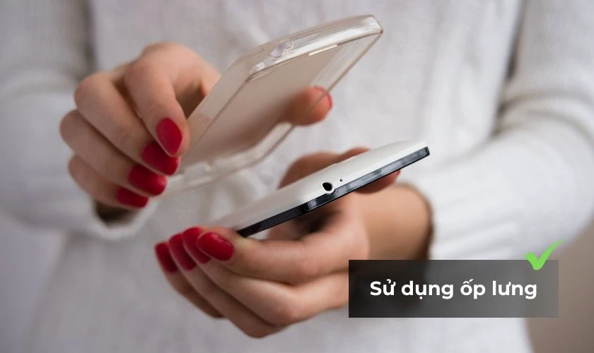 Lưu &yacute; quan trọng sau khi thay mặt k&iacute;nh điện thoại