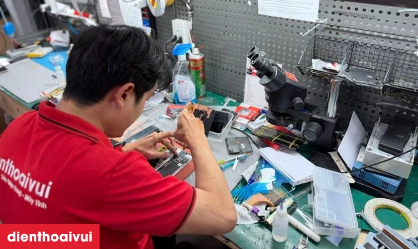 Quy tr&igrave;nh thay n&uacute;t volume điện thoại Samsung chuy&ecirc;n nghiệp tại Điện Thoại Vui