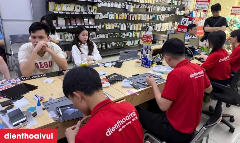 Quy tr&igrave;nh thay n&uacute;t volume điện thoại Xiaomi chuy&ecirc;n nghiệp tại Điện Thoại Vui
