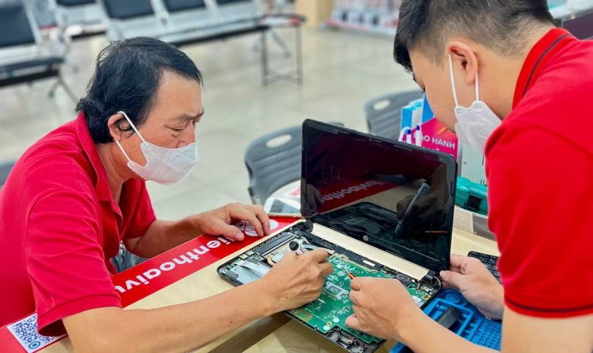 Thay ổ cứng SSD Kingston 120GB SA400 gi&aacute; rẻ tại Điện Thoại Vui