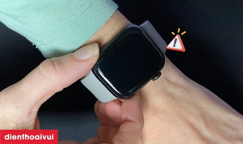 Nguy&ecirc;n nh&acirc;n pin Apple Watch Series 4 bị chai ph&ograve;ng v&agrave; hư hỏng