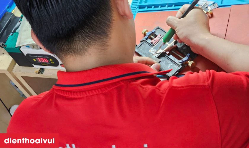 B&agrave;n giao Apple Watch Series 5 sau khi thay pin